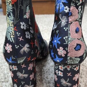 Indigo Rd Veraly 2 Navy Floral Embroidered Chelsea Ankle Booties 7.5 M